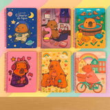 Anúncio Caderno Grande Capa Dura 1 Matéria/10 Matérias Capivara