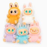 Chaveiro Pelúcia Surpresa Labubu Com Fantasia De Coelho