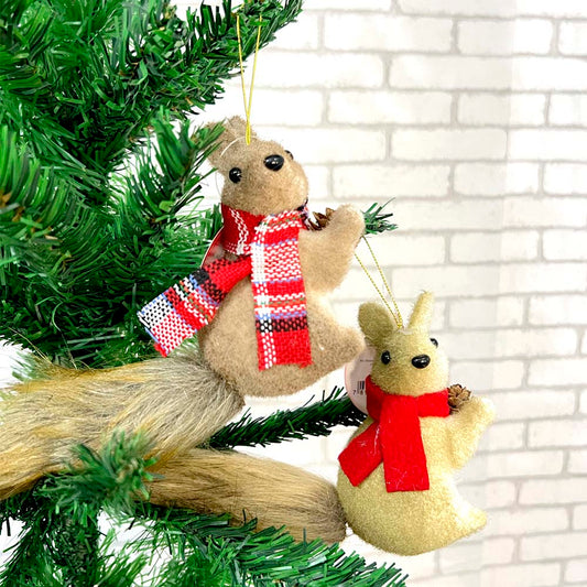 Esquilo com gorro 10cm